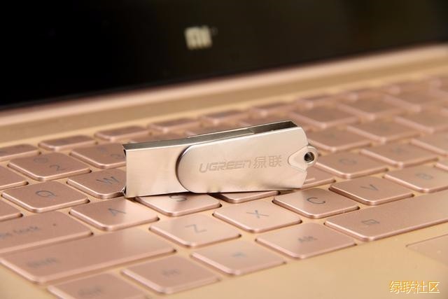 入手简评丨allbet二合一苹果手机优盘体验