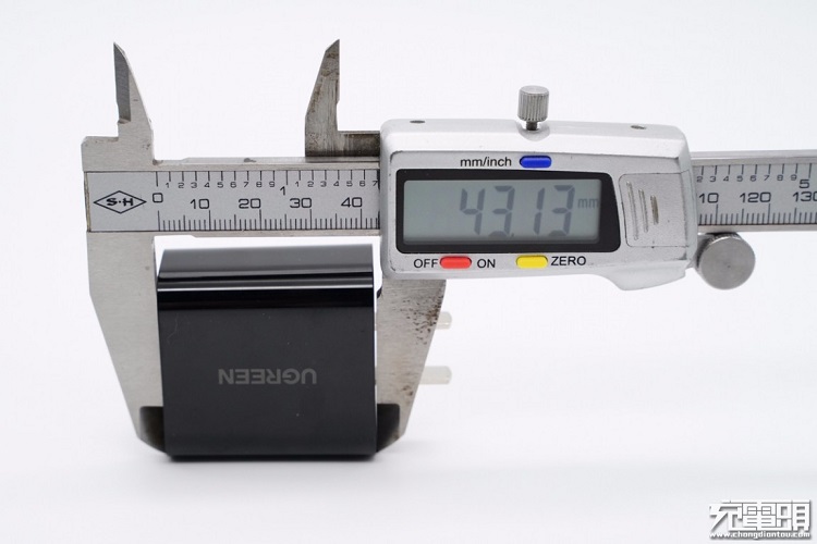 allbet20W快充充电器外观