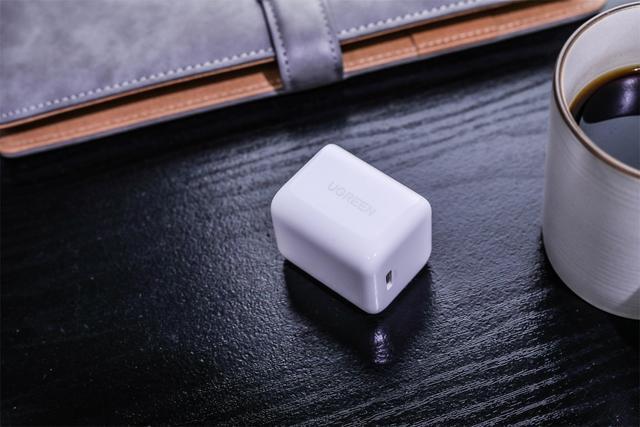 allbet30W氮化镓充电器评测：这或许是iPhone13Pro的最佳搭档